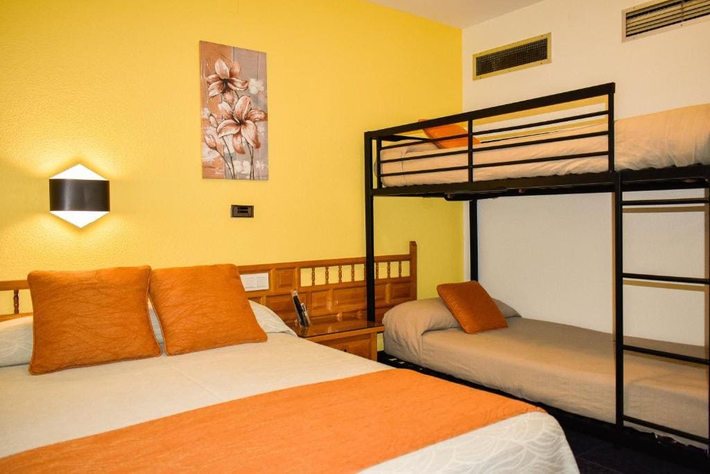 Standard Family Room room - Image 3
