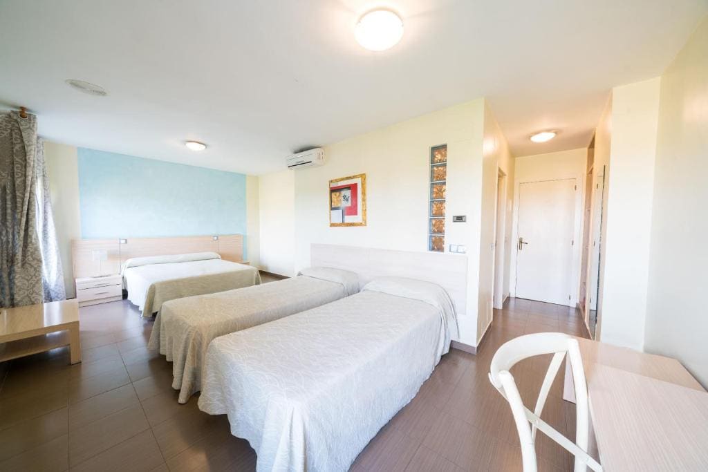 Superior Family Room room - Image 1