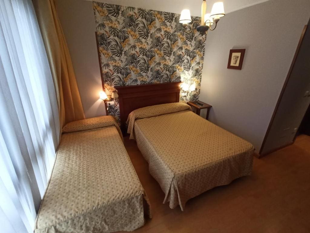 Double Room with Extra Bed room - Image 3
