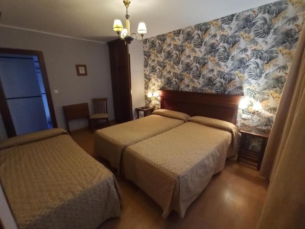 Double Room with Extra Bed room - Image 2