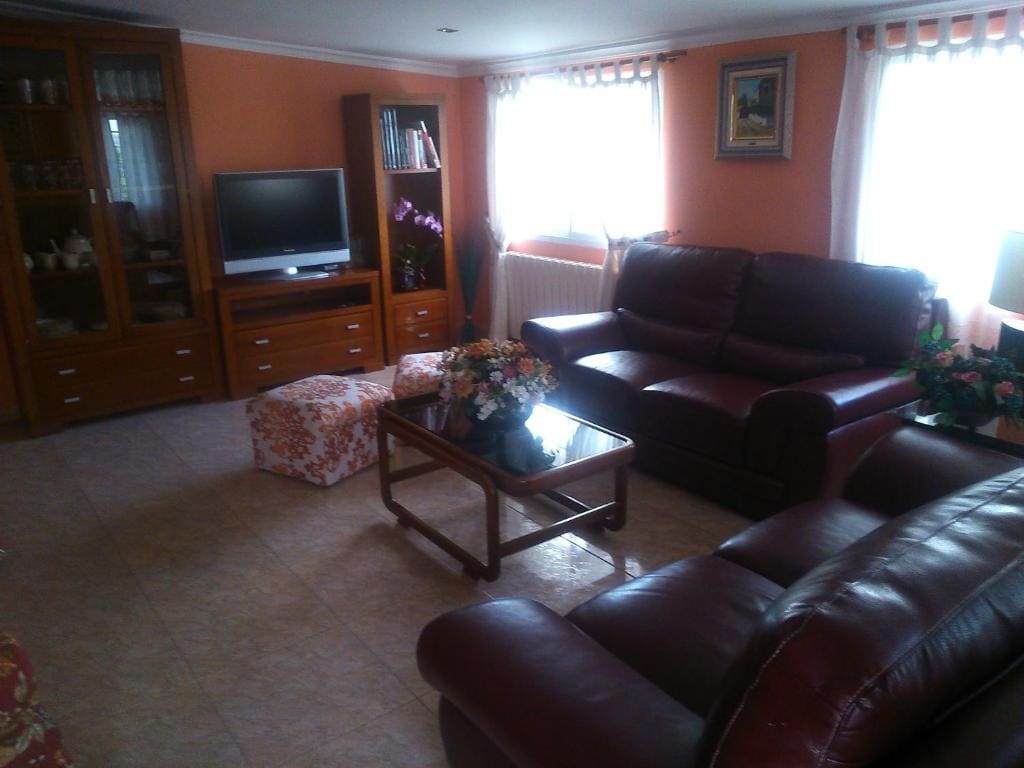 Three-Bedroom Townhouse room - Image 2