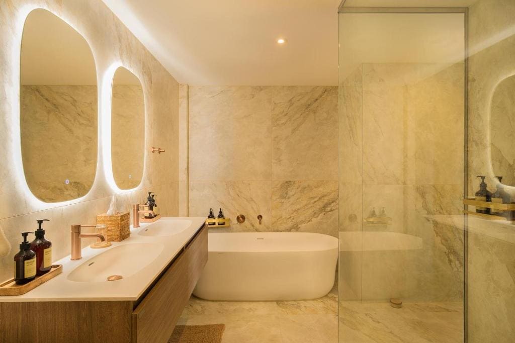 Junior Suite with Balcony room - Image 3