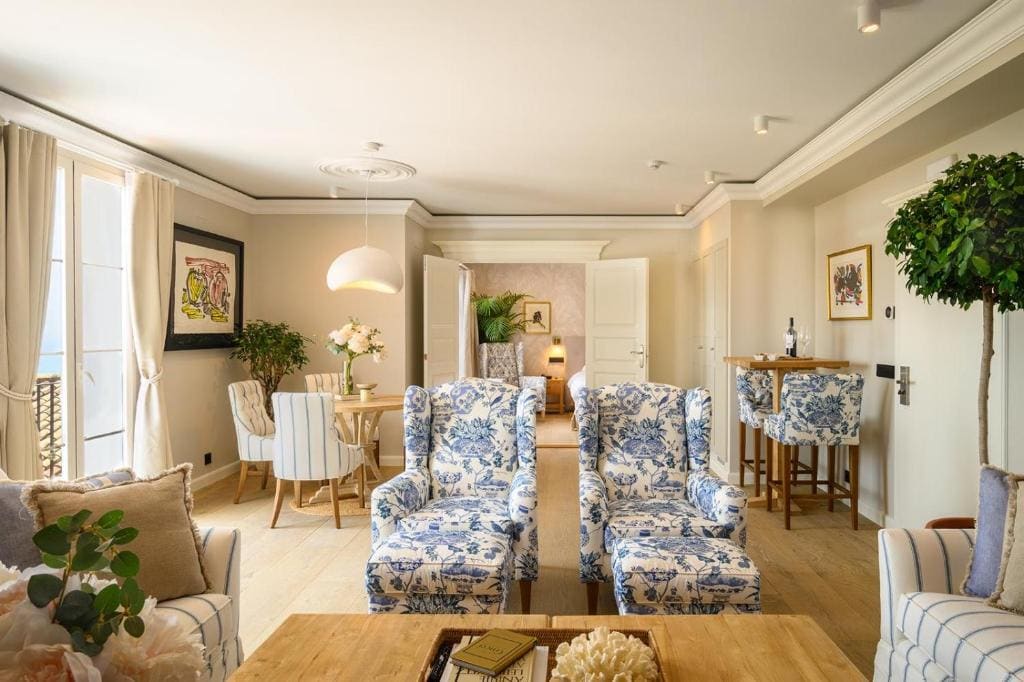 Junior Suite with Balcony room - Image 1