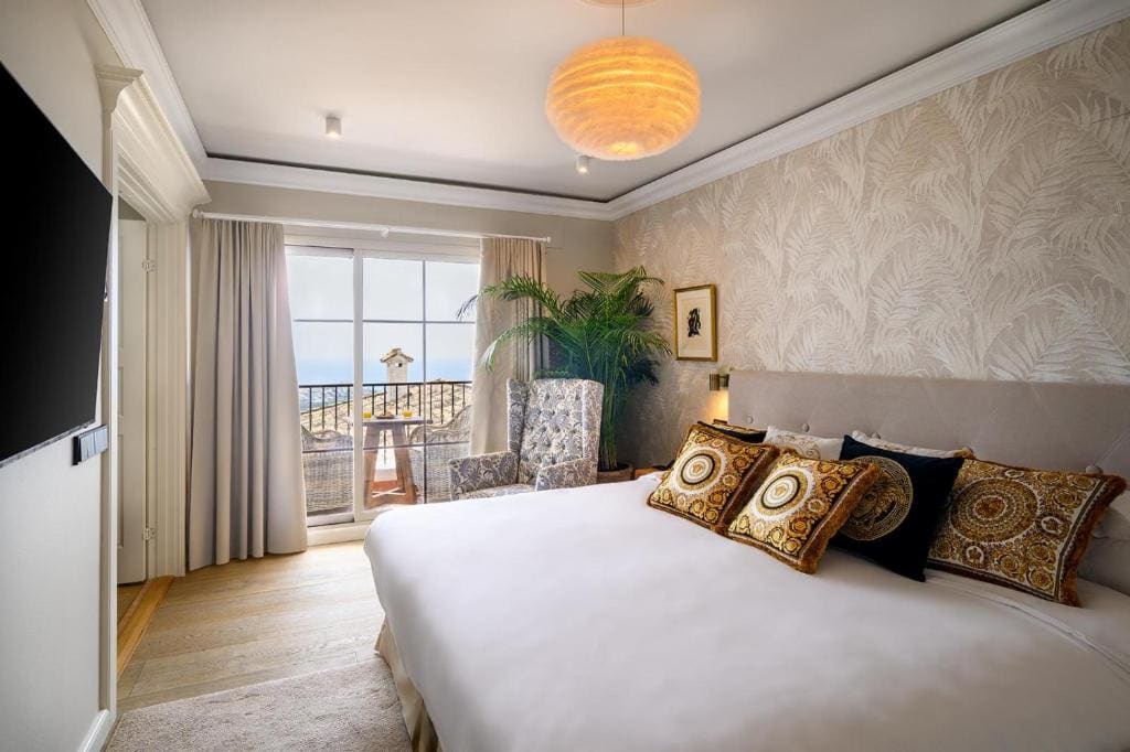 Junior Suite with Balcony room - Image 2