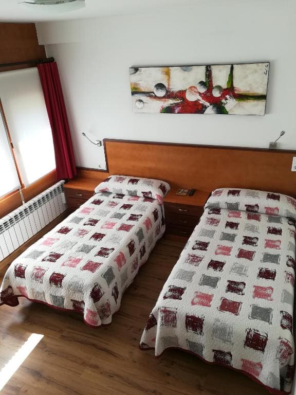 Twin Room with Private Bathroom room - Image 2