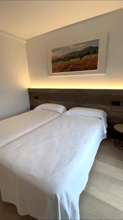Junior Suite (2 Adults + 1 Child) room - Image 2
