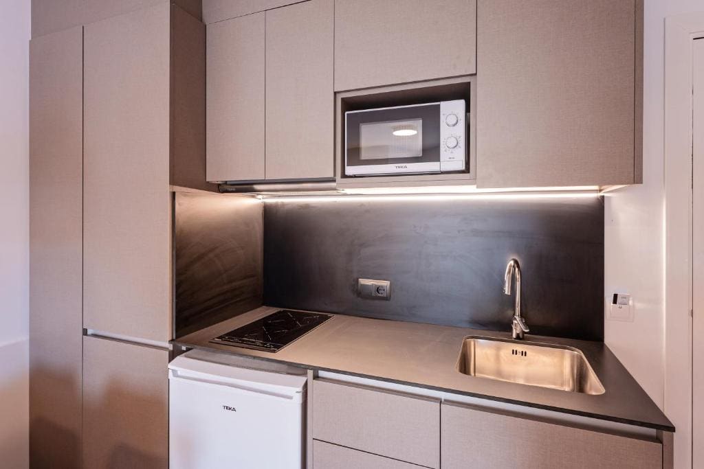 Junior Suite (3 Adults + 1 Child) room - Image 1