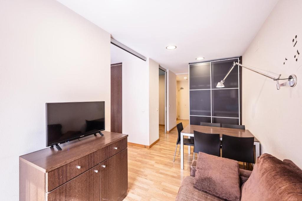 Superior Family Room room - Image 3