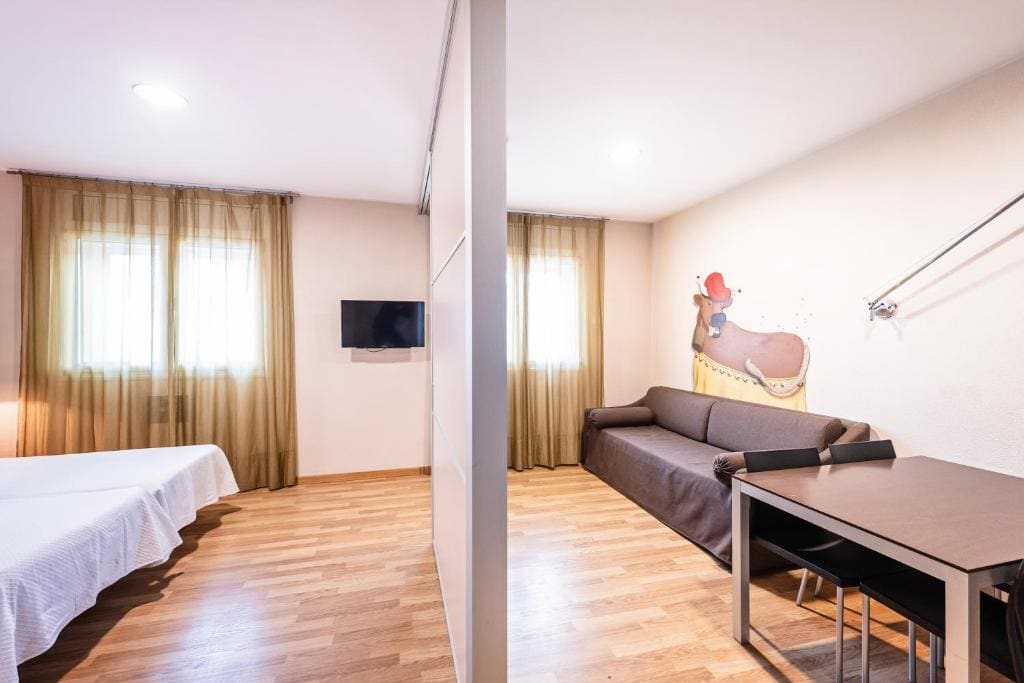 Family Room room - Image 1