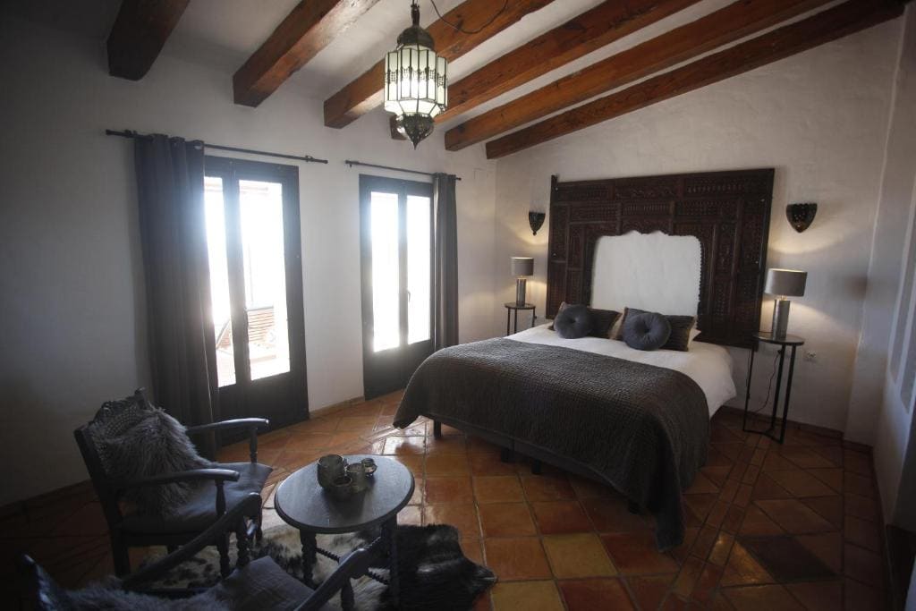 Deluxe Double Room with Balcony room - Image 2