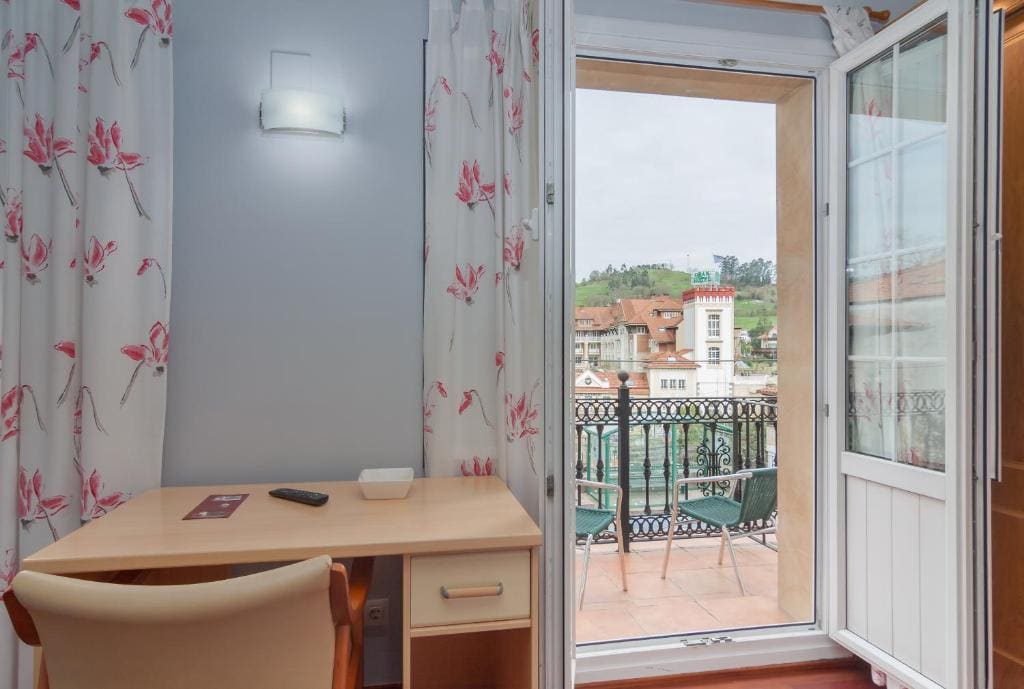 Double or Twin Room room - Image 3