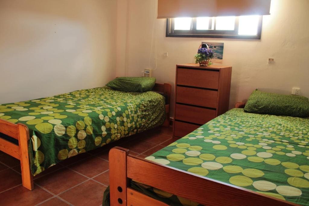 Twin Room with Shared Bathroom room - Image 2