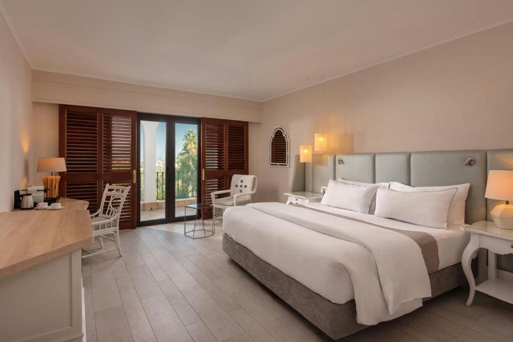 Classic Double Room with Panoramic View room - Image 2
