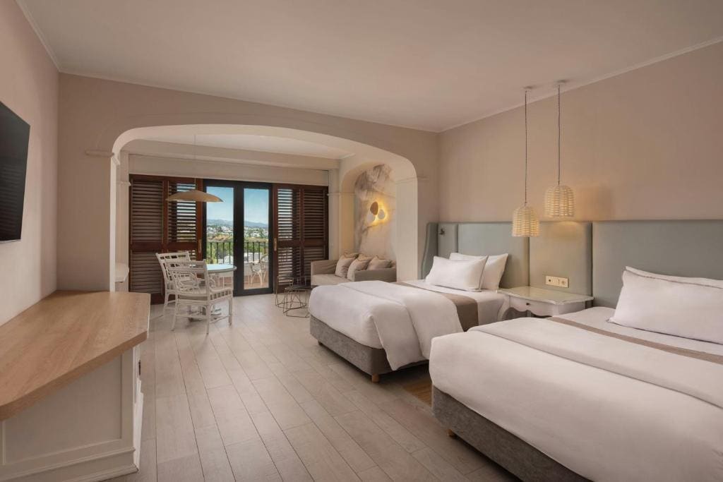 Deluxe Twin Room with Panoramic View room - Image 1