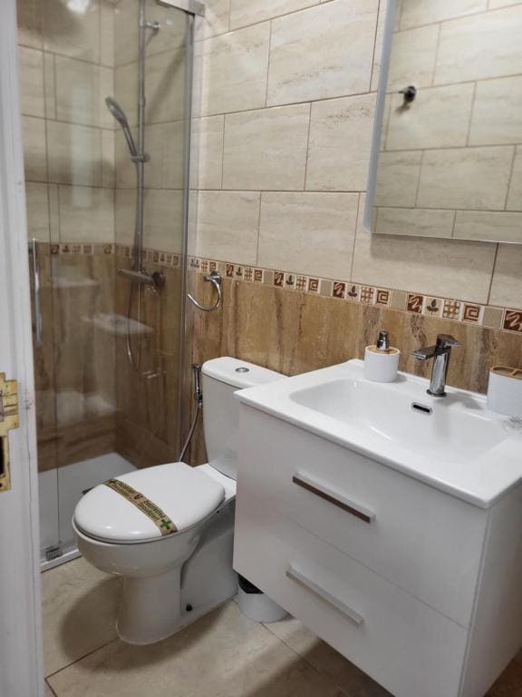 Double Room with Private Bathroom room - Image 2