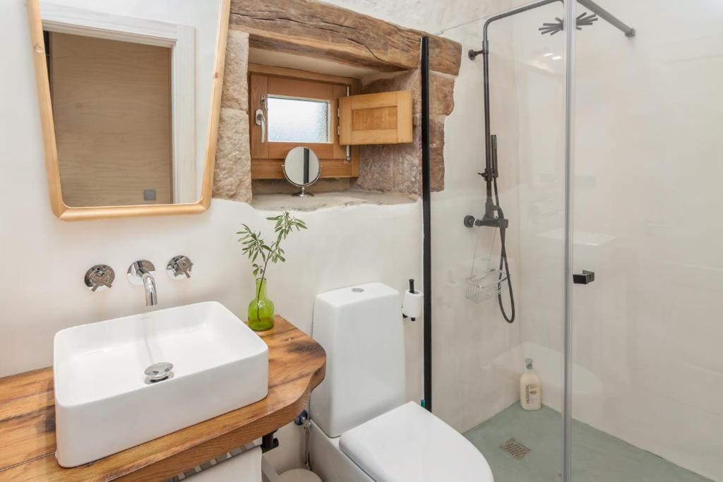 Three-Bedroom Townhouse room - Image 2