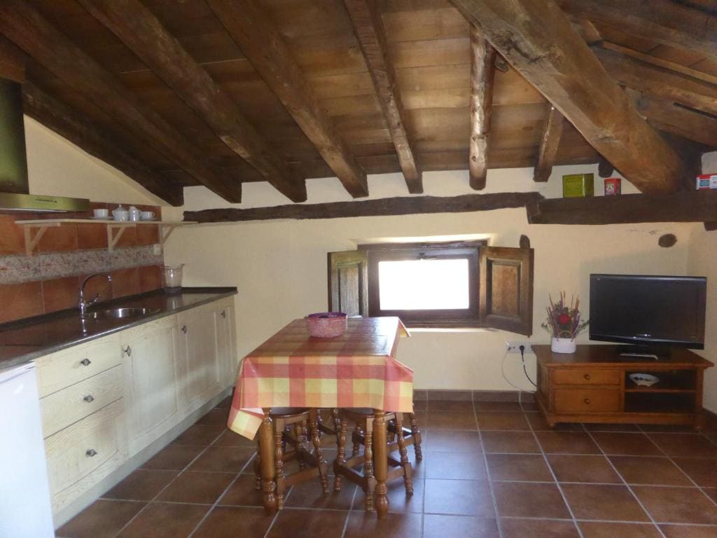 One-Bedroom Apartment room - Image 1