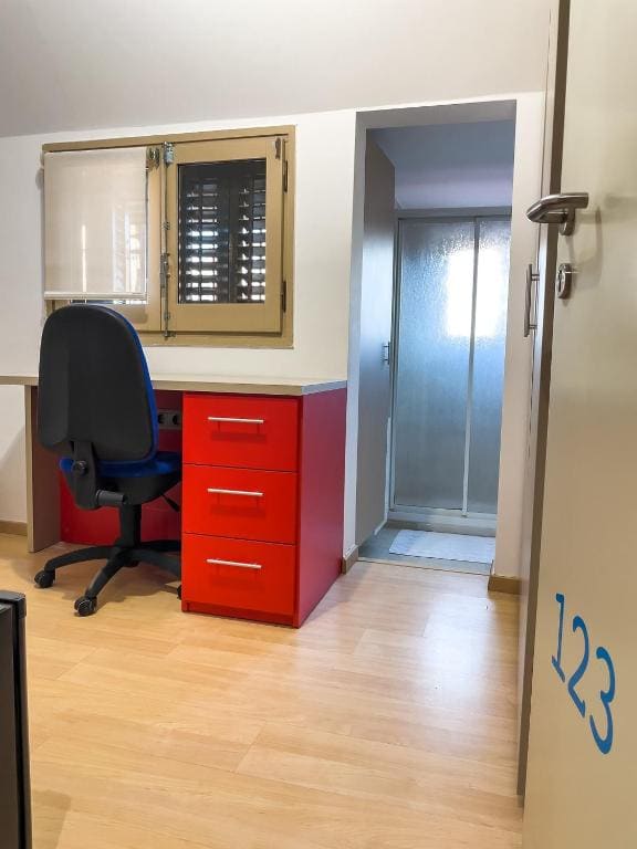 Twin Room with Private Bathroom room - Image 2