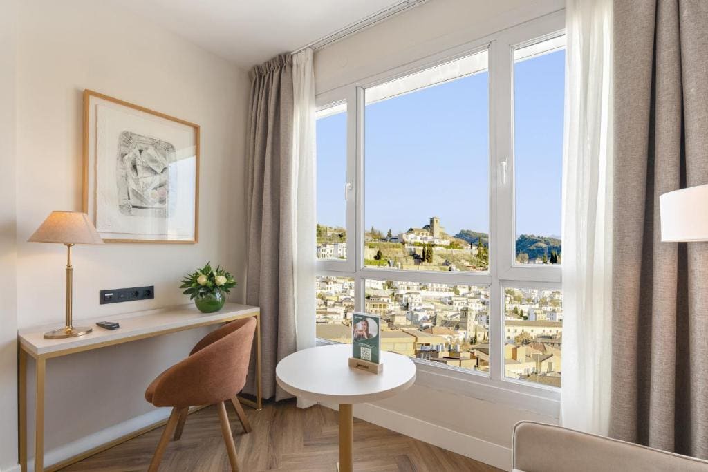 Superior Double or Twin Room with City View room - Image 2