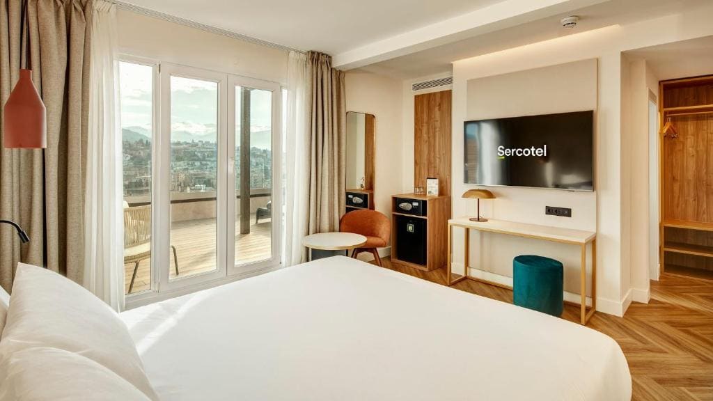 Deluxe Double Room with Balcony room - Image 2