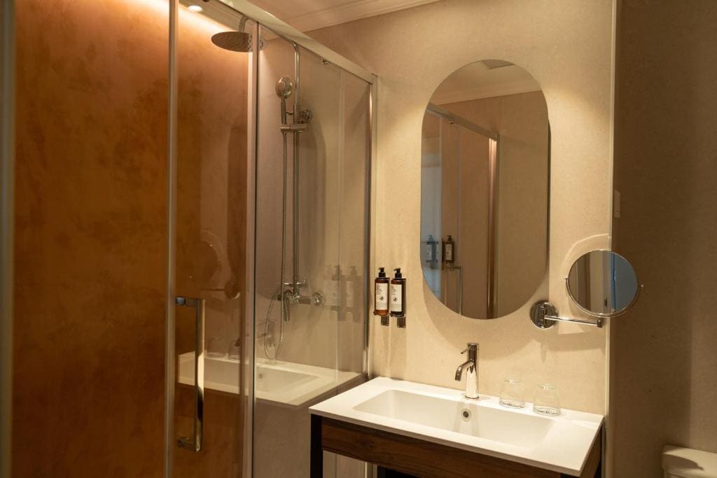 Quadruple Room (4 Adults) room - Image 3