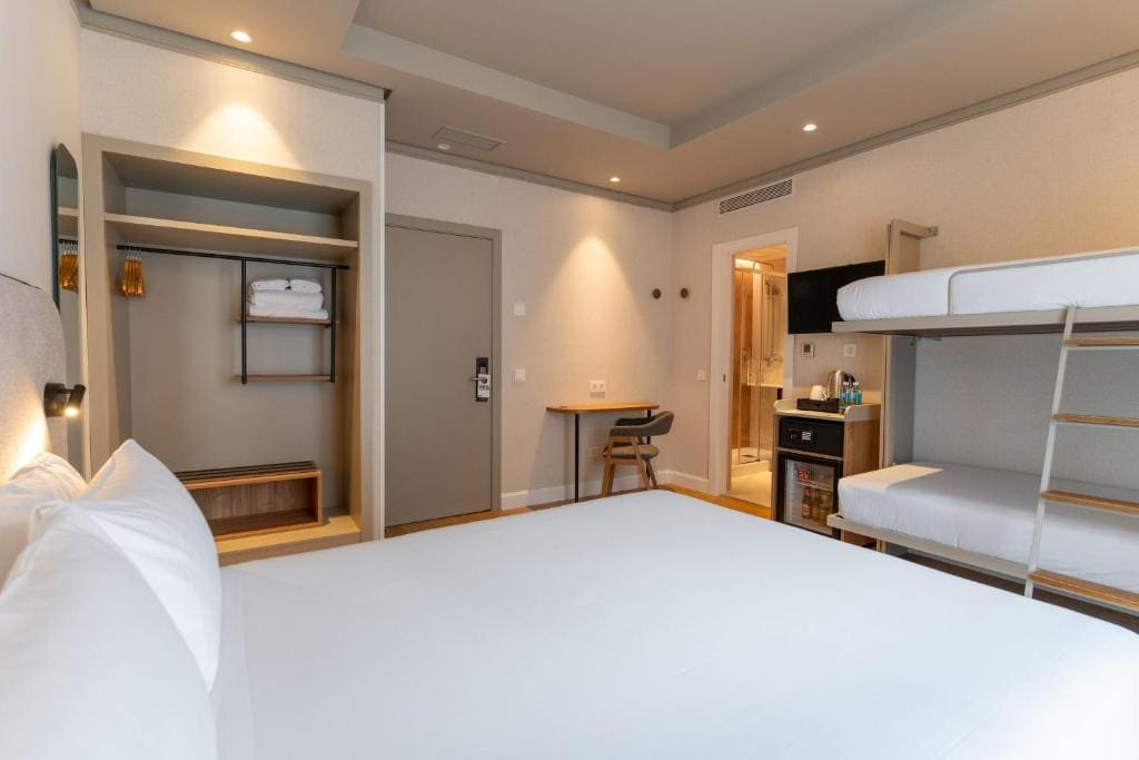 Quadruple Room (4 Adults) room - Image 1