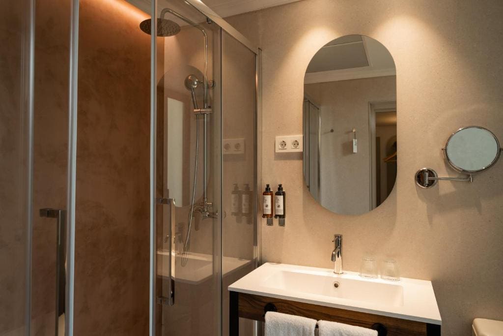 Small Double Room room - Image 2