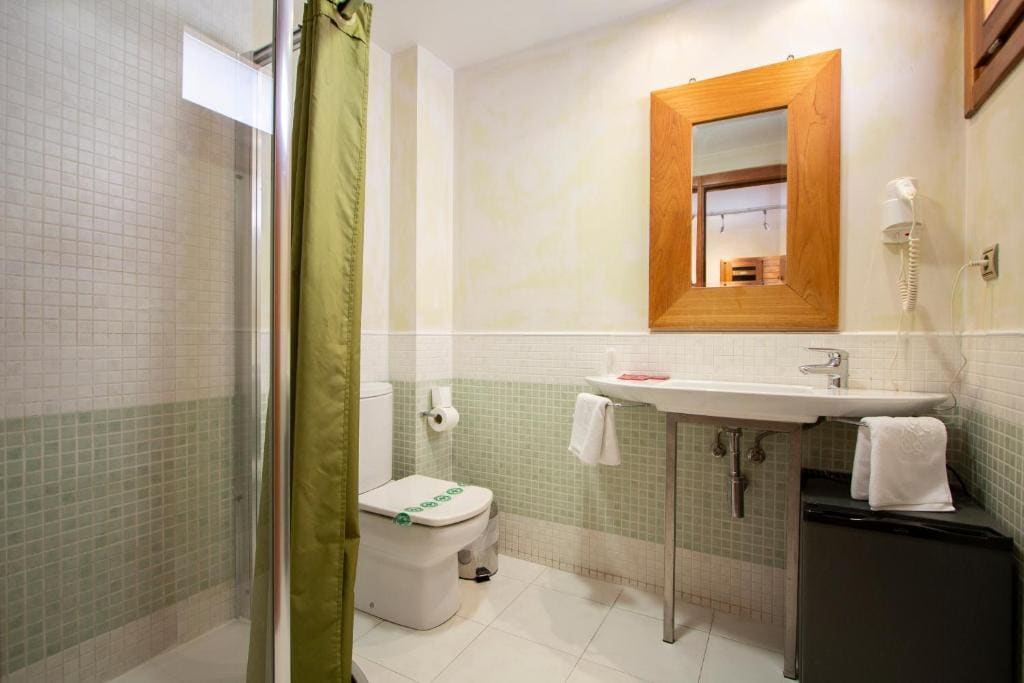 Standard Double or Twin Room room - Image 1