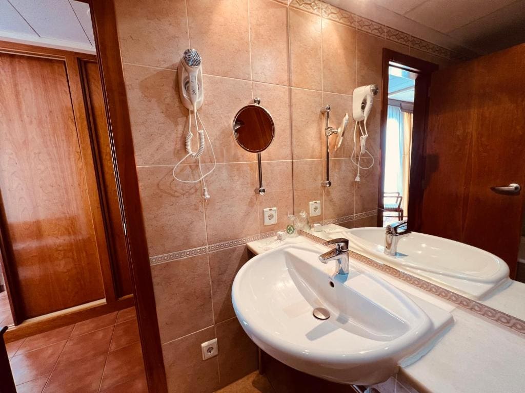 Double or Twin Room with Extra Bed room - Image 2