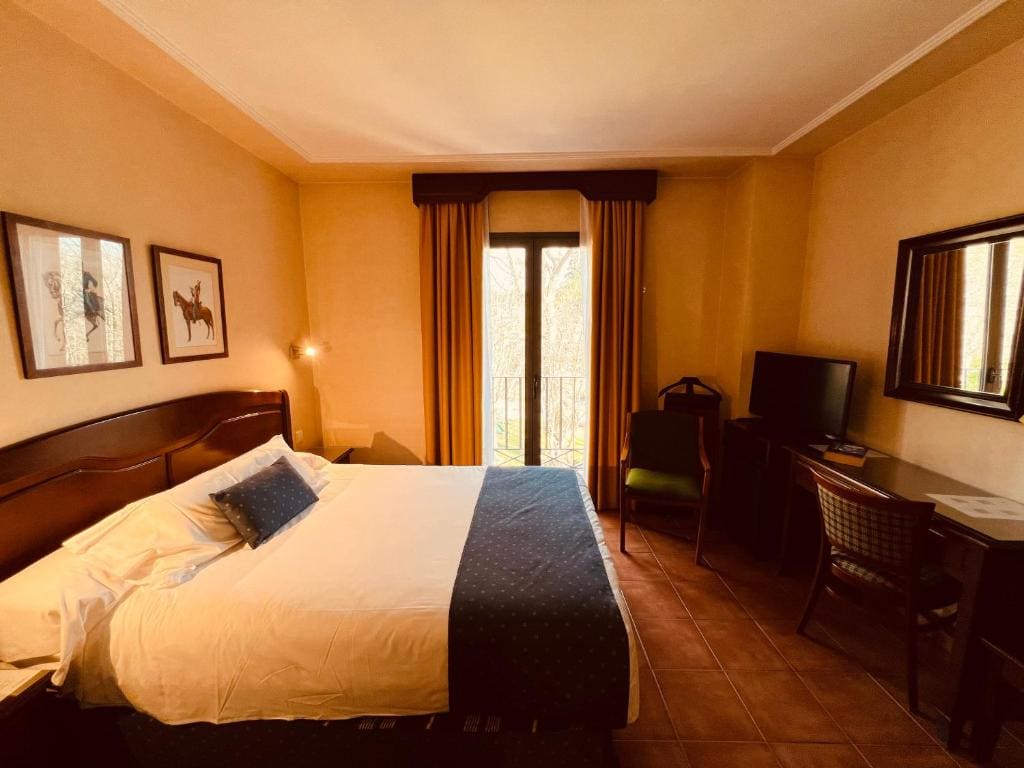 Double or Twin Room room - Image 3