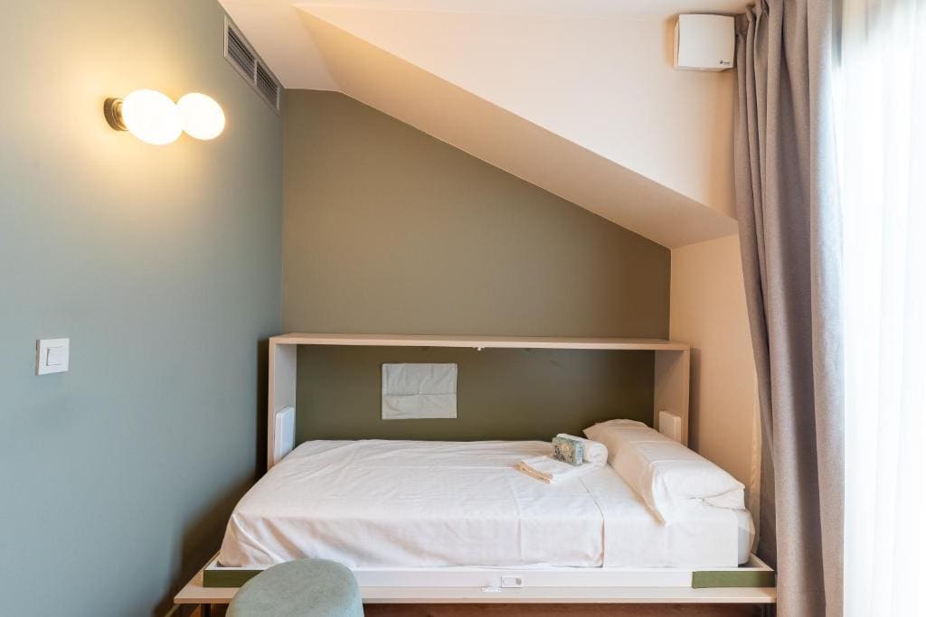Superior Triple Room room - Image 2