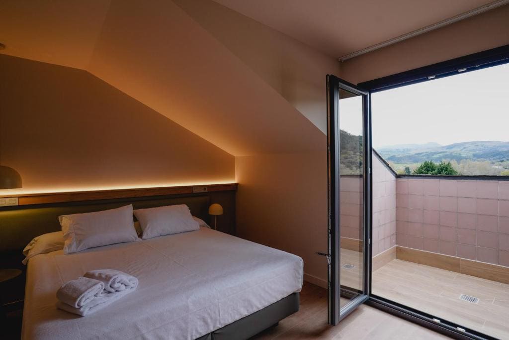 Superior Triple Room room - Image 3