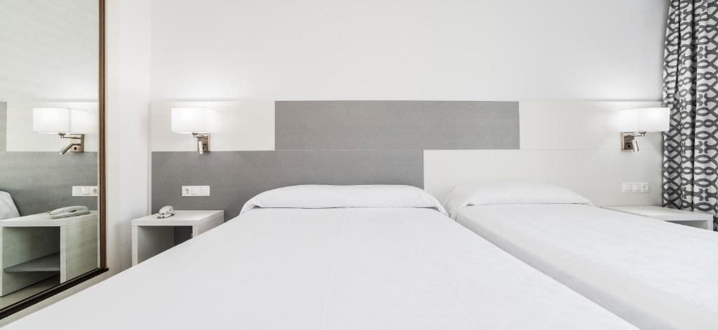 Double or Twin Room room - Image 3