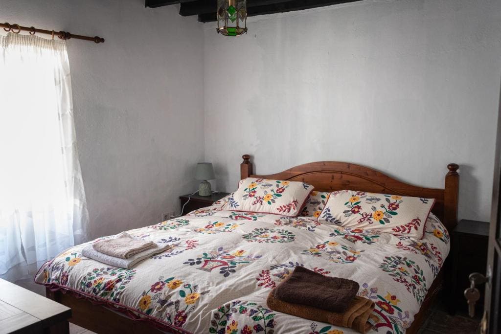 Double Room with Shared Bathroom room - Image 1