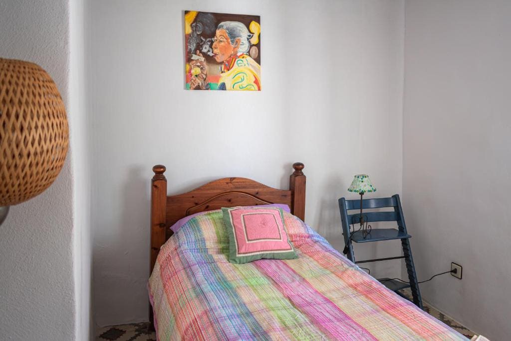 Single Room with Shared Bathroom room - Image 1