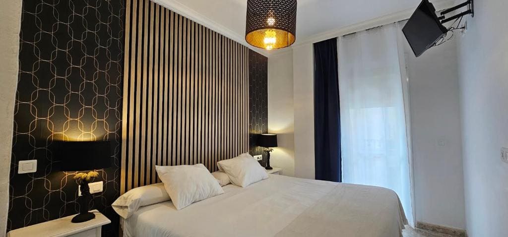 Twin Room with Private Bathroom room - Image 2