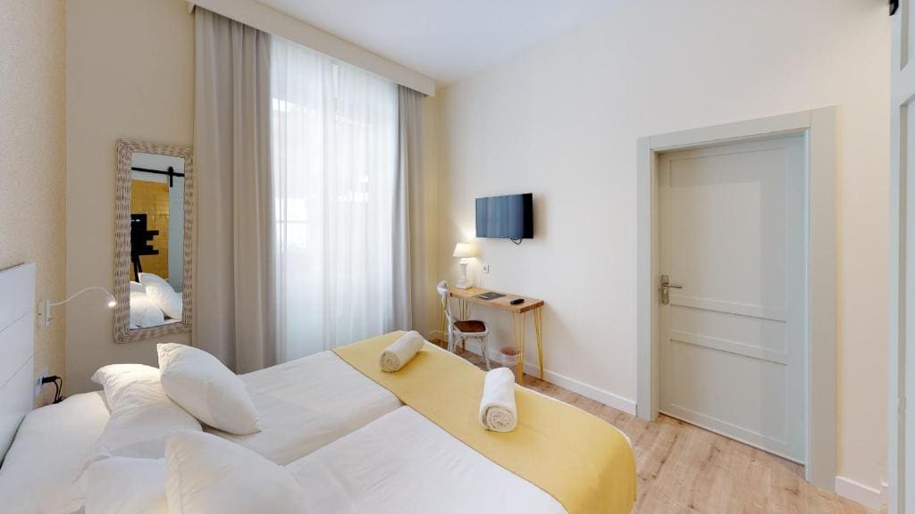 Superior Double Room room - Image 3
