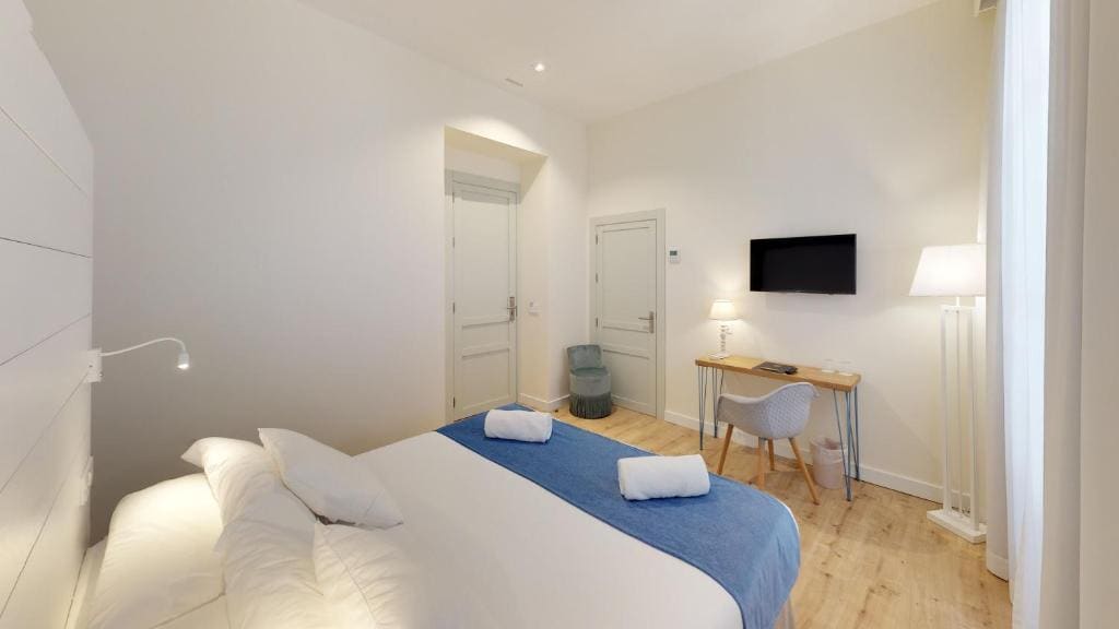 Deluxe Double Room room - Image 3
