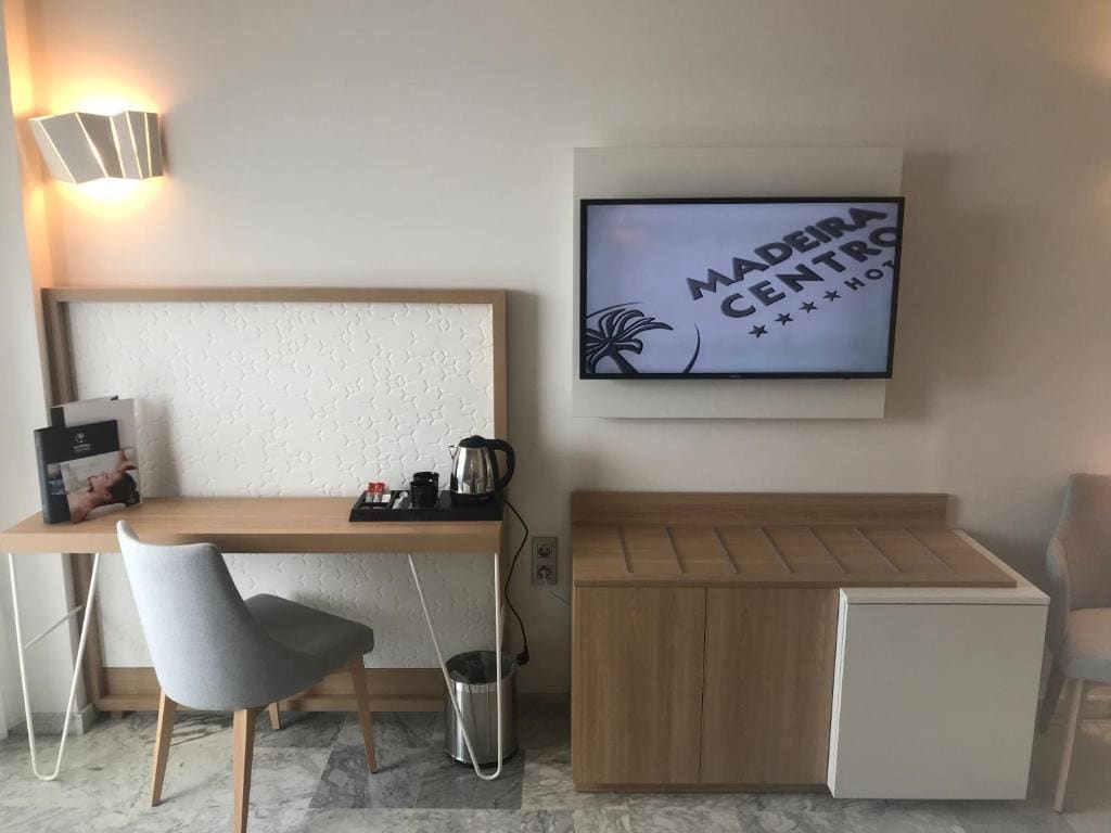 Deluxe Triple Room with Terrace and Sea View (3 Adults) room - Image 3