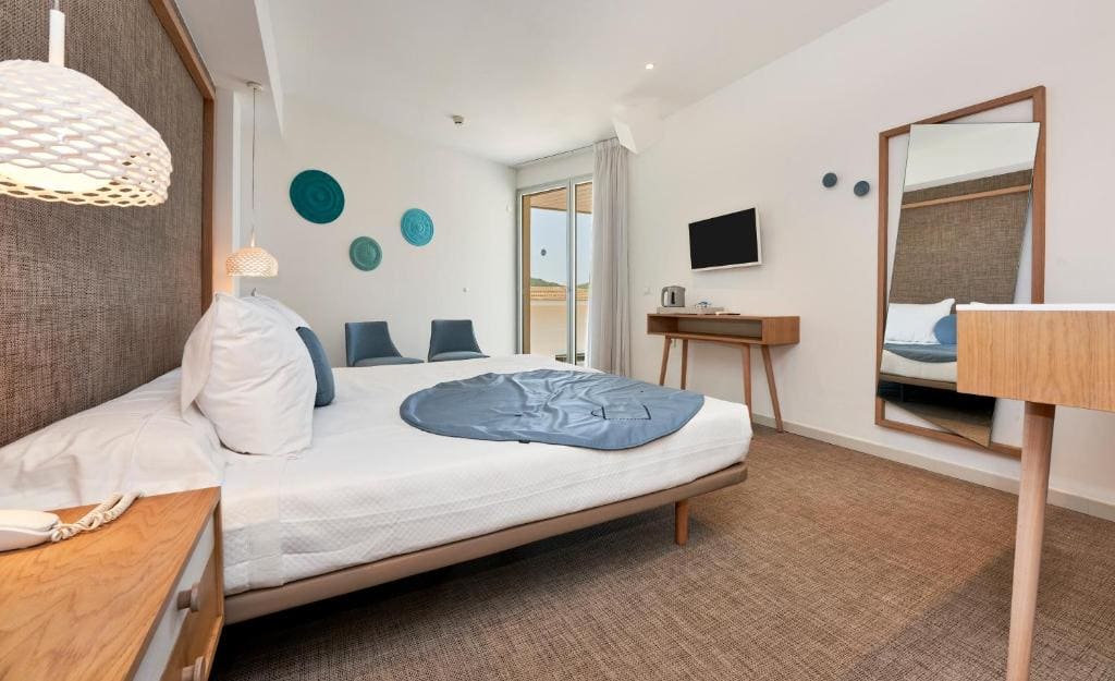 Double or Twin Room with Partial Sea View room - Image 1