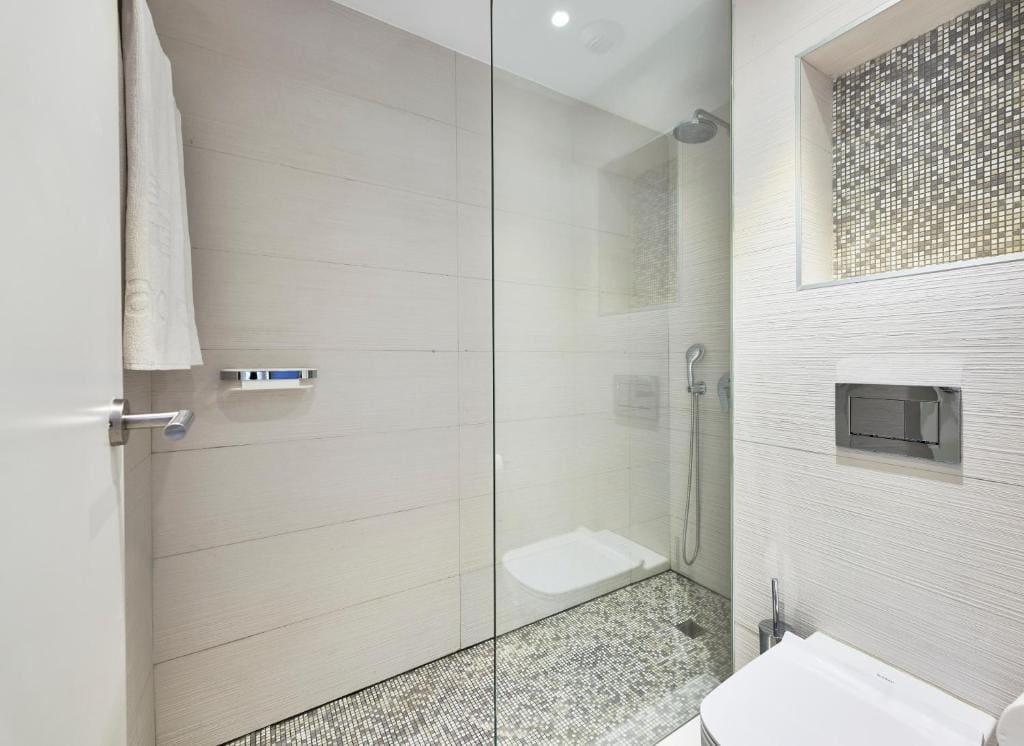 Double or Twin Room with Partial Sea View room - Image 3
