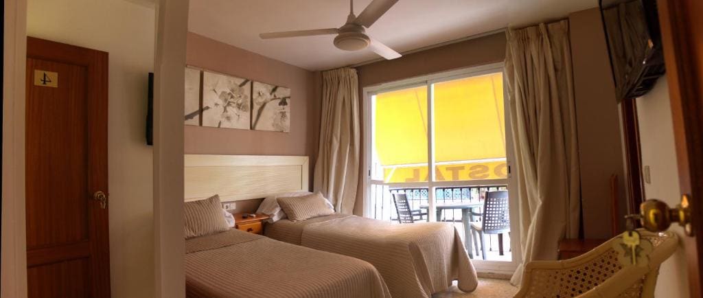 Room room - Image 2