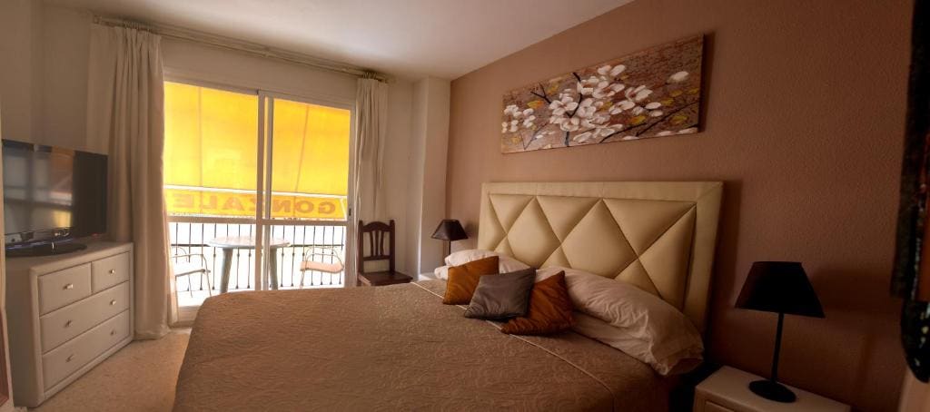 Room room - Image 3