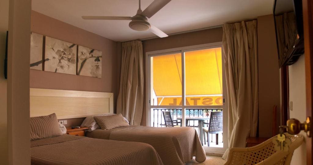 Room room - Image 1
