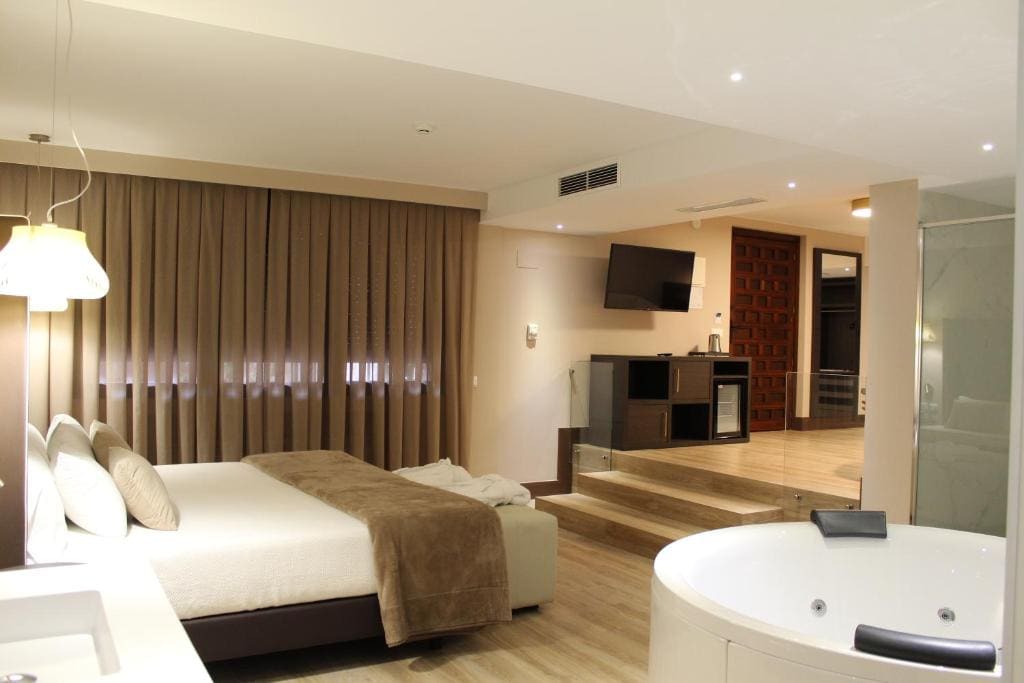 Junior Suite Deluxe room - Image 1