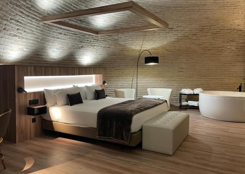 Junior Suite Mudéjar room - Image 1