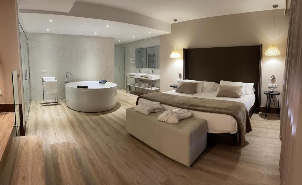 Junior Suite Deluxe room - Image 3