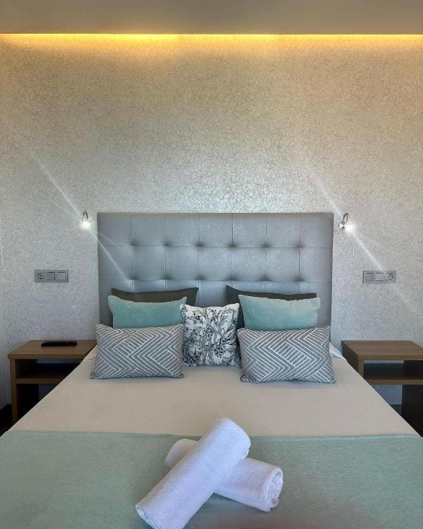 Double Room with Ocean View room - Image 2