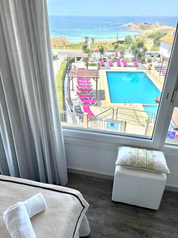 Double Room with Ocean View room - Image 1