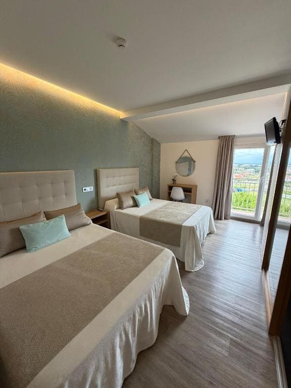 Quadruple with Terrace room - Image 3